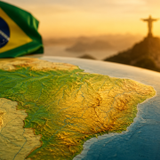 Mapa de Brasil con la bandera brasileña representando el idioma portugués hablado en el país