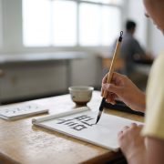 Cuaderno con los números en japonés escritos en kanji del uno al diez